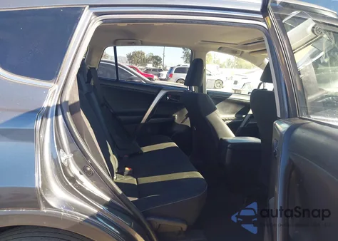 2016 Toyota Rav4 Xle z USA, uszkodzony, nr VIN JTMWFREV7GD088209